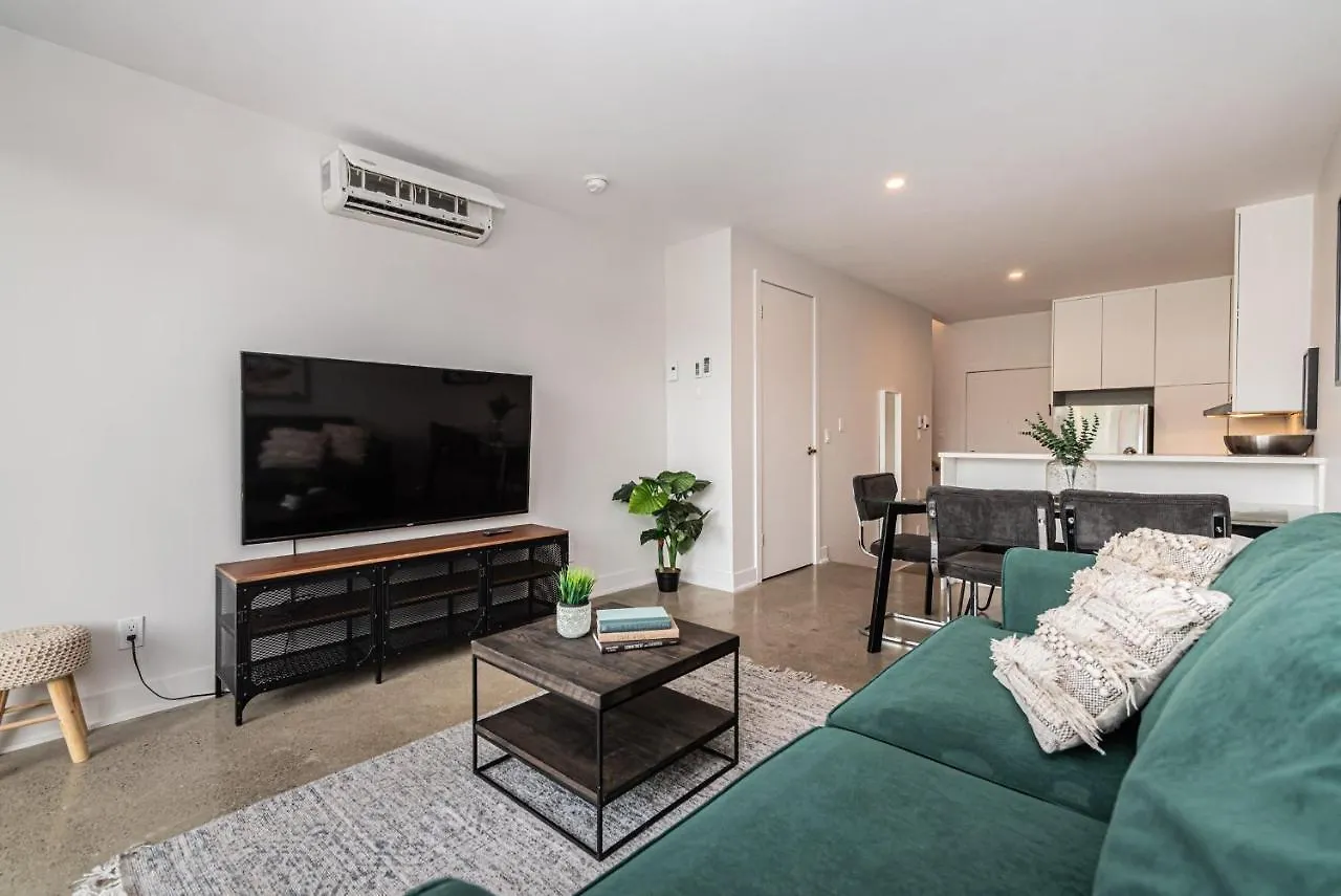 Elegant & Perfectly Located By Atwater Market By Den Stays Montreal 0*,  Canada